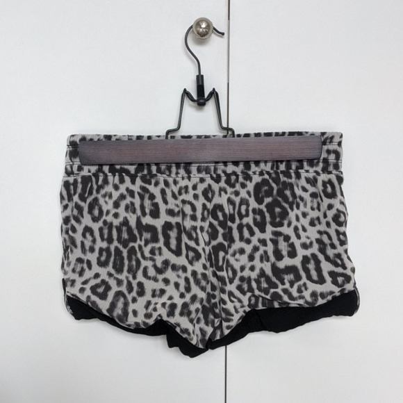 Leopard Print Short - Picture 2 of 4